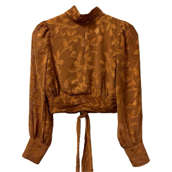 J.O.A. Women’s Gold Long Sleeve Mock Neck Cropped Open Back Blouse  ‎ Sz M - Picture 1 of 7